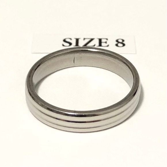 Silver Tone Ribbed Ring, Size 8 - Picture 2 of 4